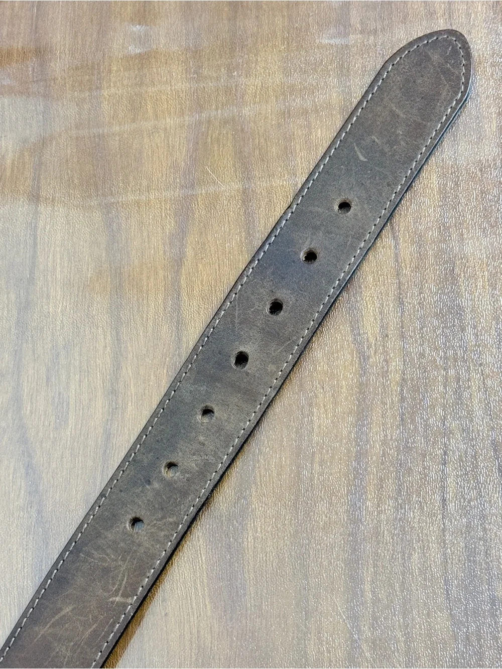 Levi's Distressed Men’s Brown Leather Rivet Belt with Silver Buckle M (34-36)
